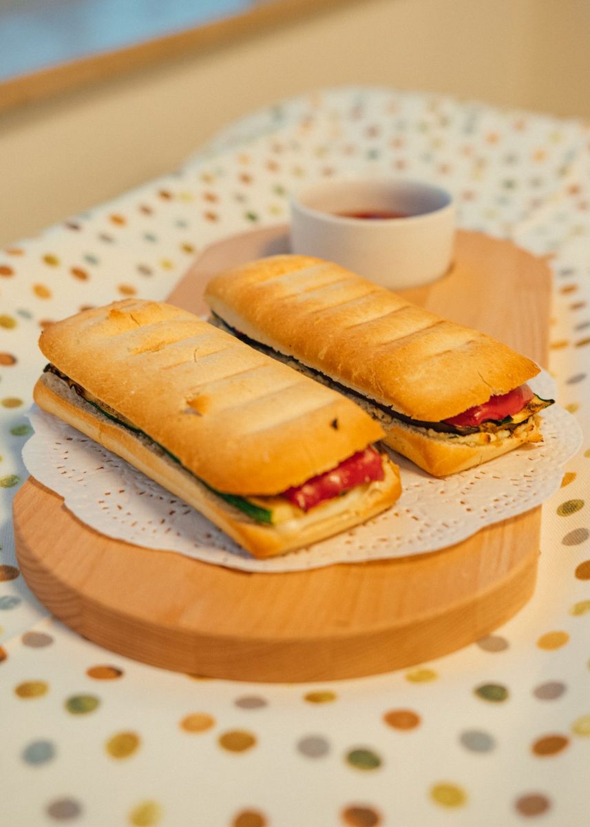 Panini mit Rucola, Tomate und Mozzarella